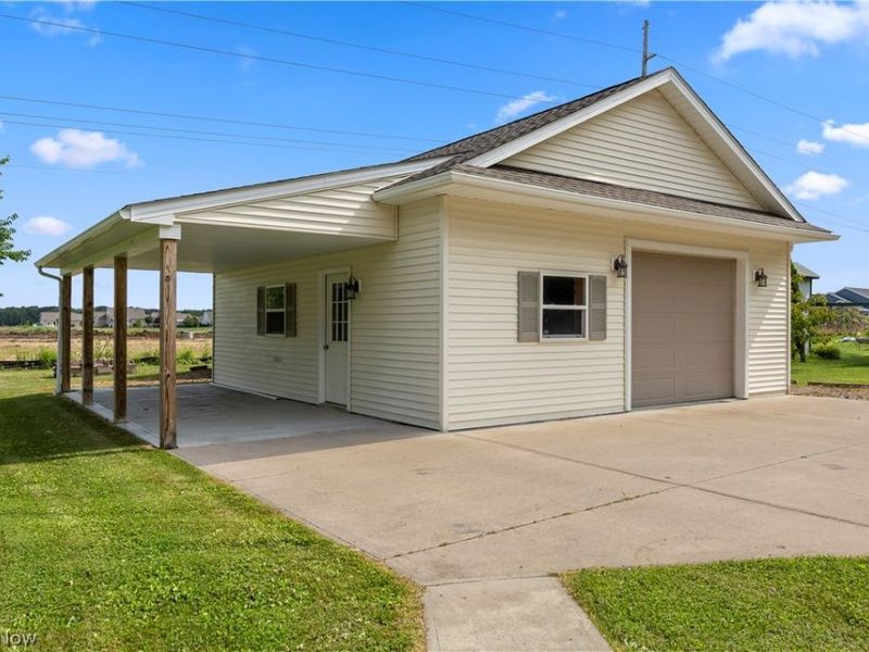 14617 Kneisel Road, Vermilion, OH 44089 Photo 2