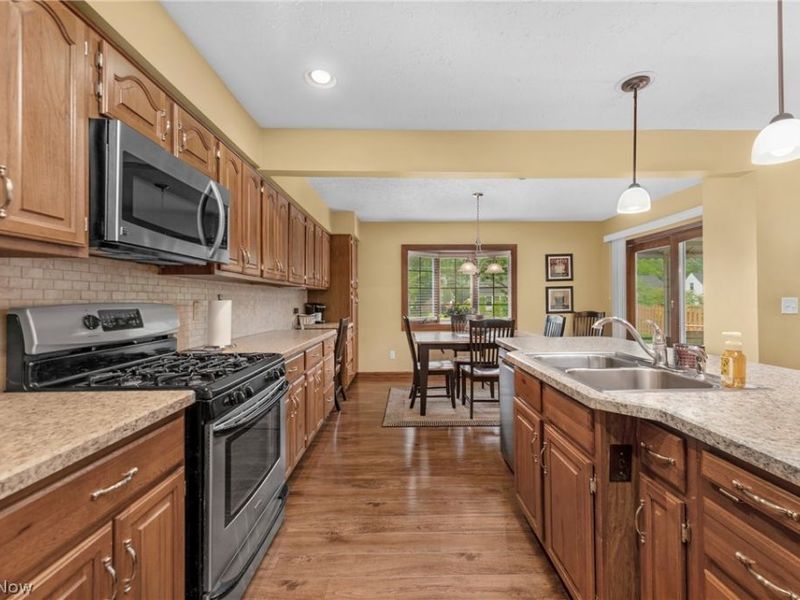 2808 W Asplin Drive, Rocky River, OH 44116 Photo 13