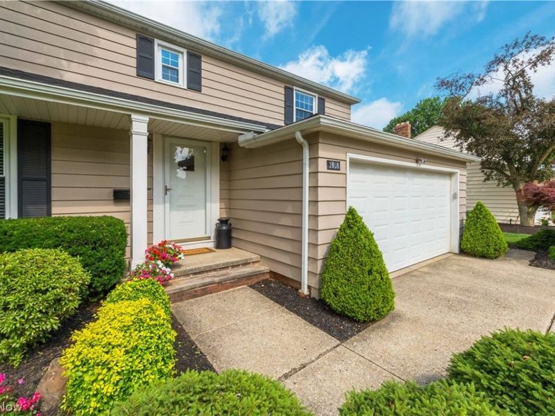 2808 W Asplin Drive, Rocky River, OH 44116 Photo 3