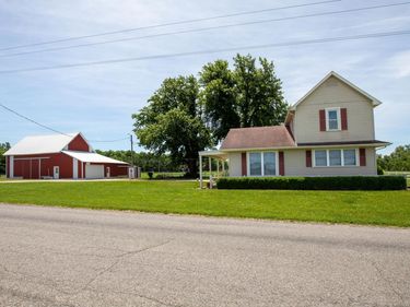 1027 12Th Road, Bourbon, IN 46504