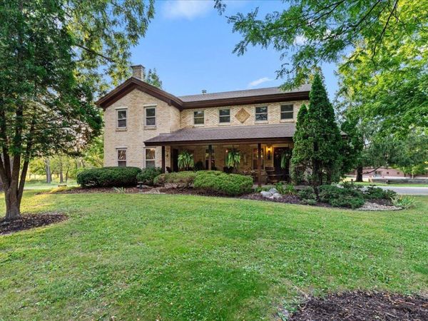 802 S Teut ROAD, Burlington, WI 53105
