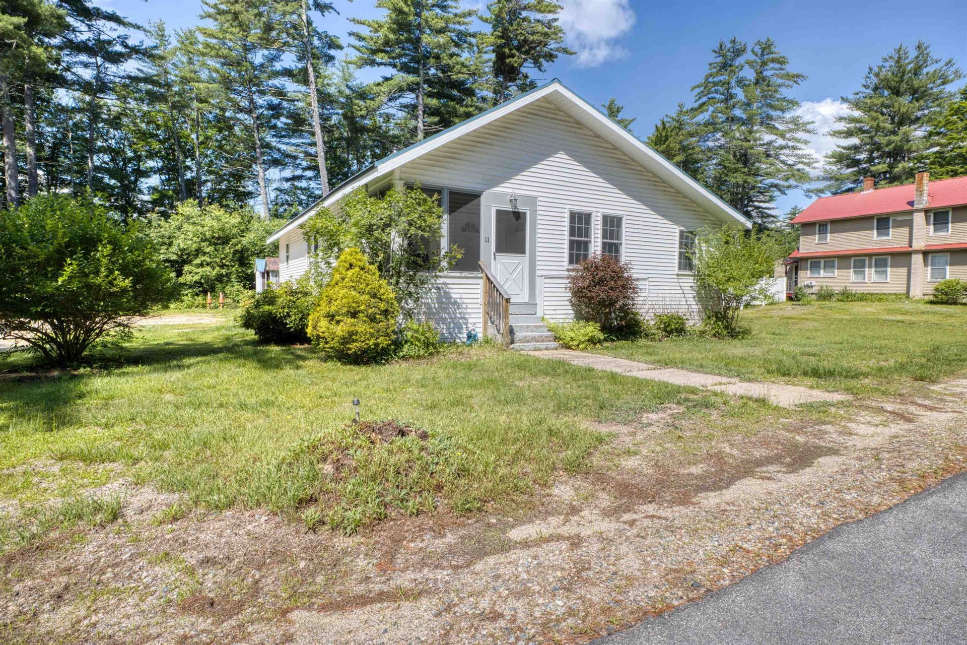 11 Depot Square Street, Ossipee, NH 03814 Main Photo
