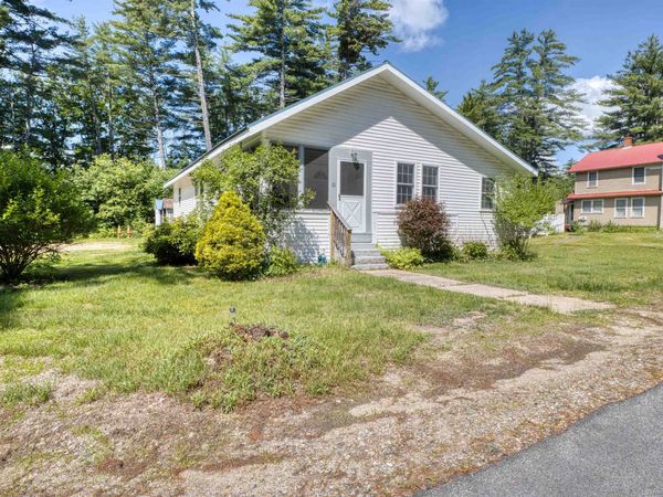 11 Depot Square Street, Ossipee, NH 03814