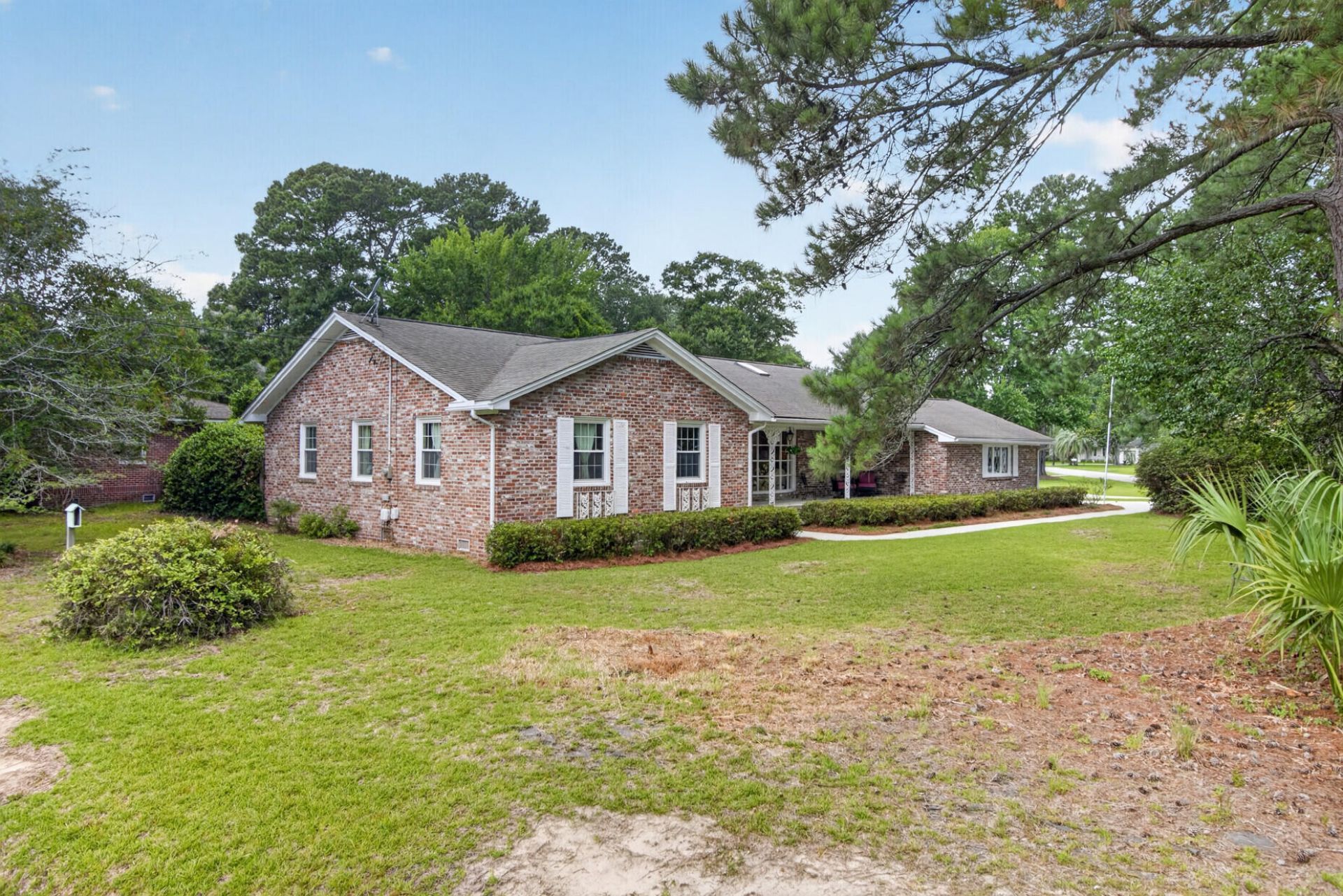 403 Rotherwood Drive Photo 5