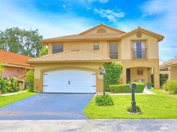 15061 Durham Lane, Davie, FL 33331