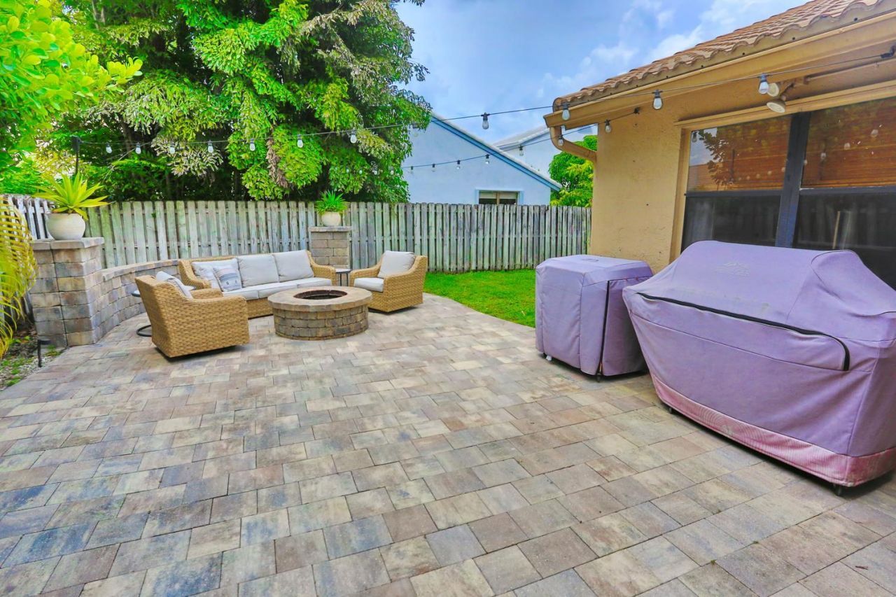 15061 Durham Lane, Davie, FL 33331 Photo