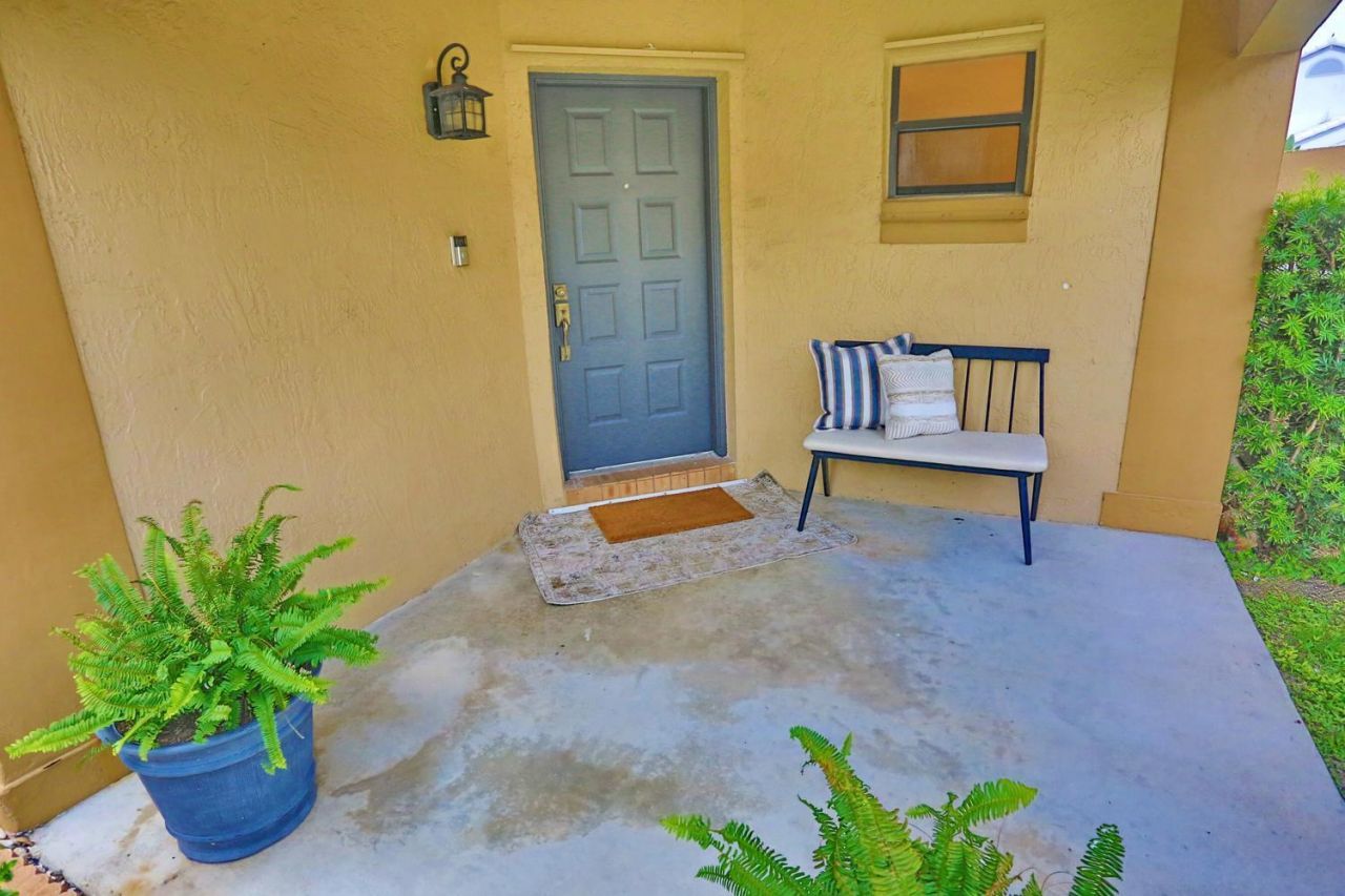 15061 Durham Lane, Davie, FL 33331 Photo