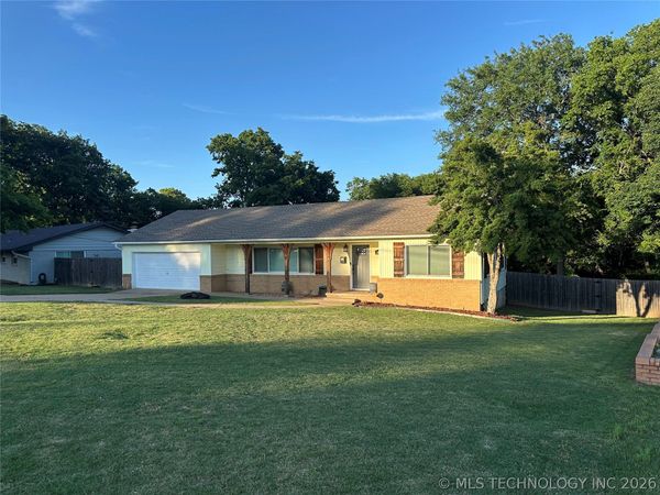 1604 Smysor Drive , Bartlesville, OK 74006