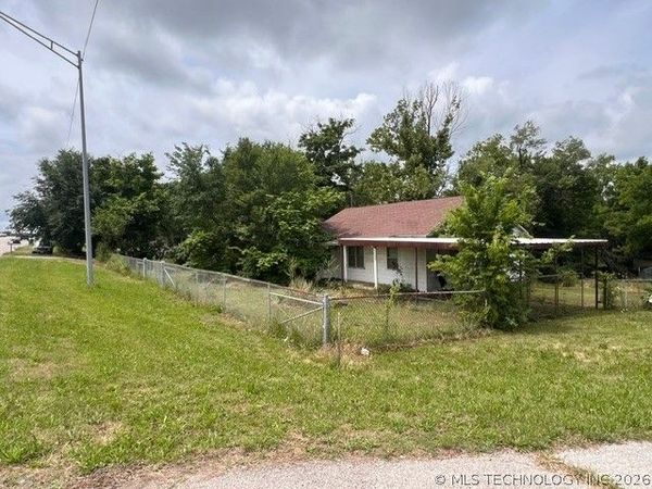1426 N 9th Street E, Sapulpa, OK 74066