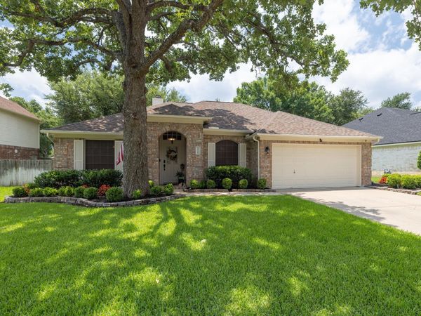 2015 Plantation DR, Round Rock, TX 78681