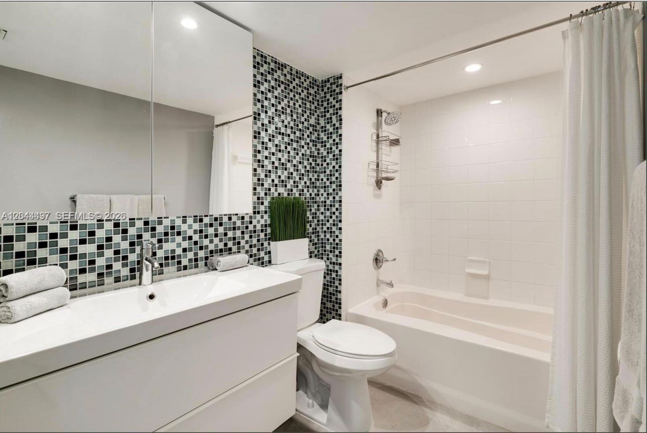 90 Alton Rd , Unit 1207, Miami Beach, FL 33139 Photo