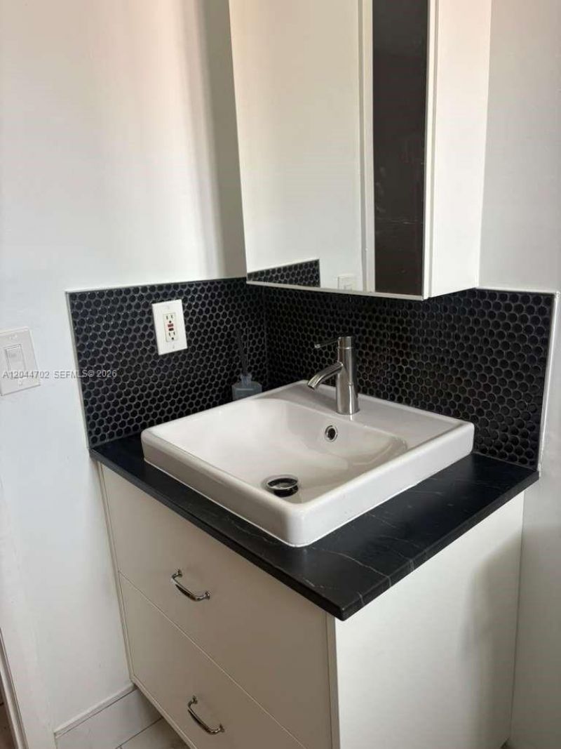 10101 W Okeechobee Rd , Unit 5202, Hialeah Gardens, FL 33016 Photo