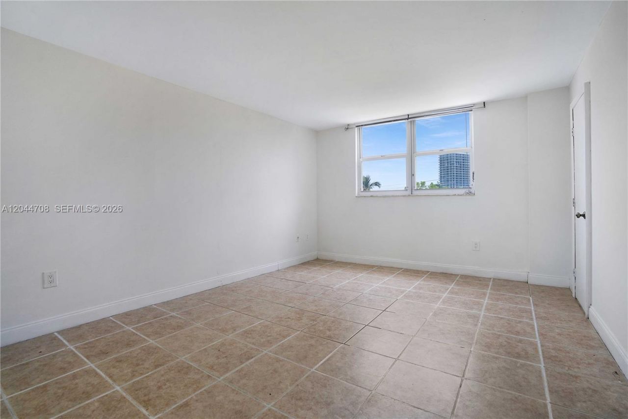 6900 Bay Dr , Unit 3H, Miami Beach, FL 33141 Photo