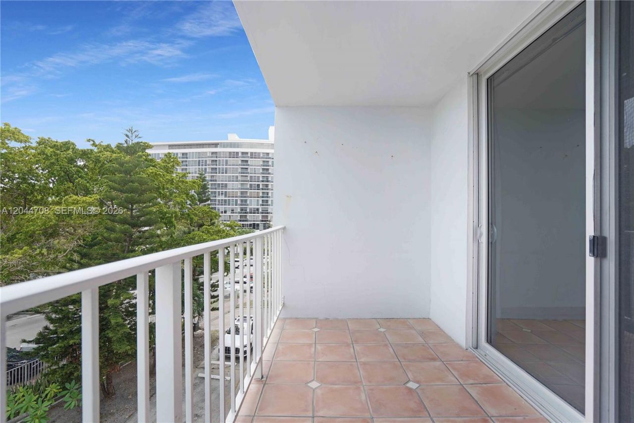 6900 Bay Dr , Unit 3H, Miami Beach, FL 33141 Photo