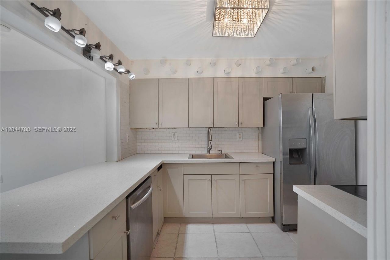 6900 Bay Dr , Unit 3H, Miami Beach, FL 33141 Photo