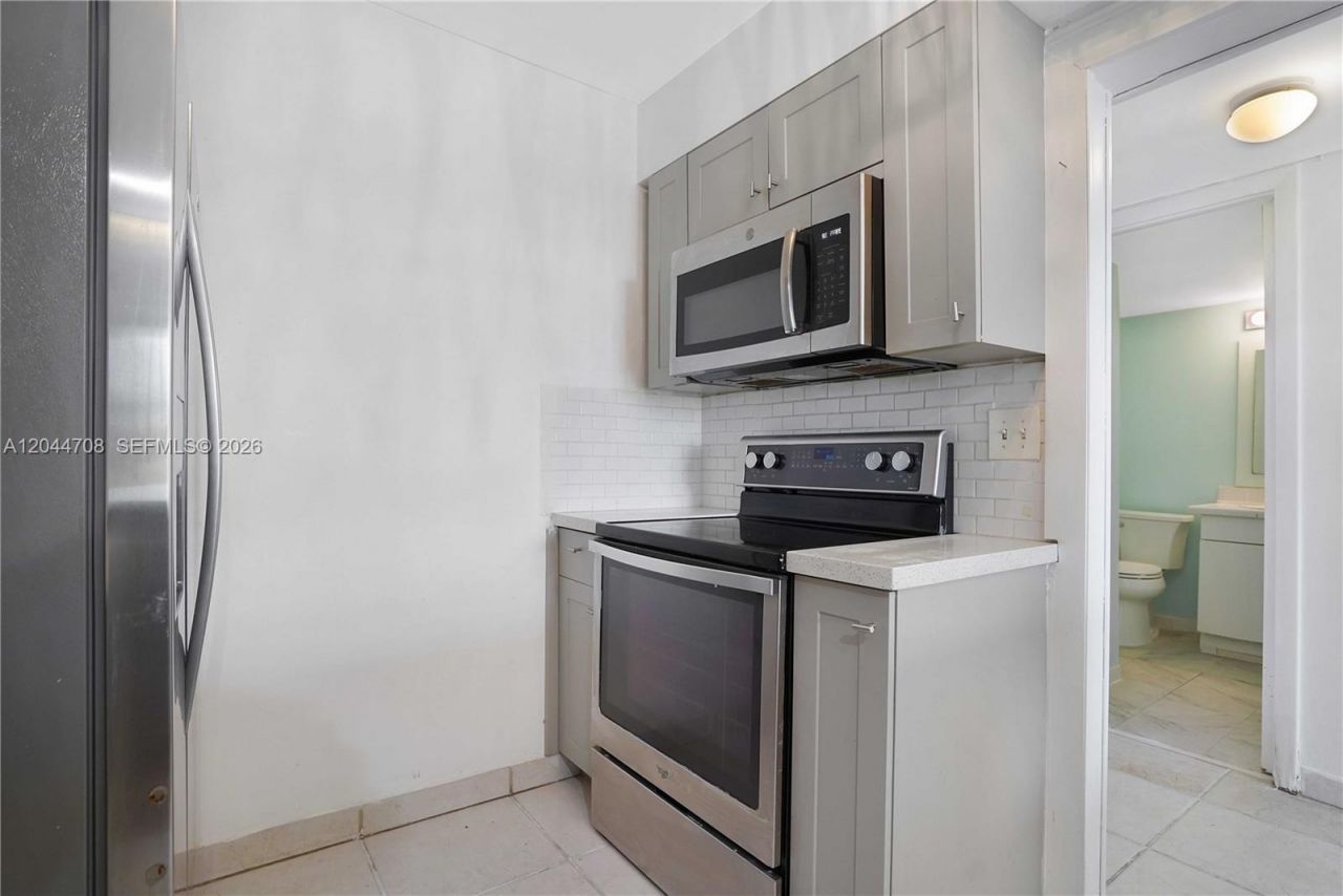 6900 Bay Dr , Unit 3H, Miami Beach, FL 33141 Photo