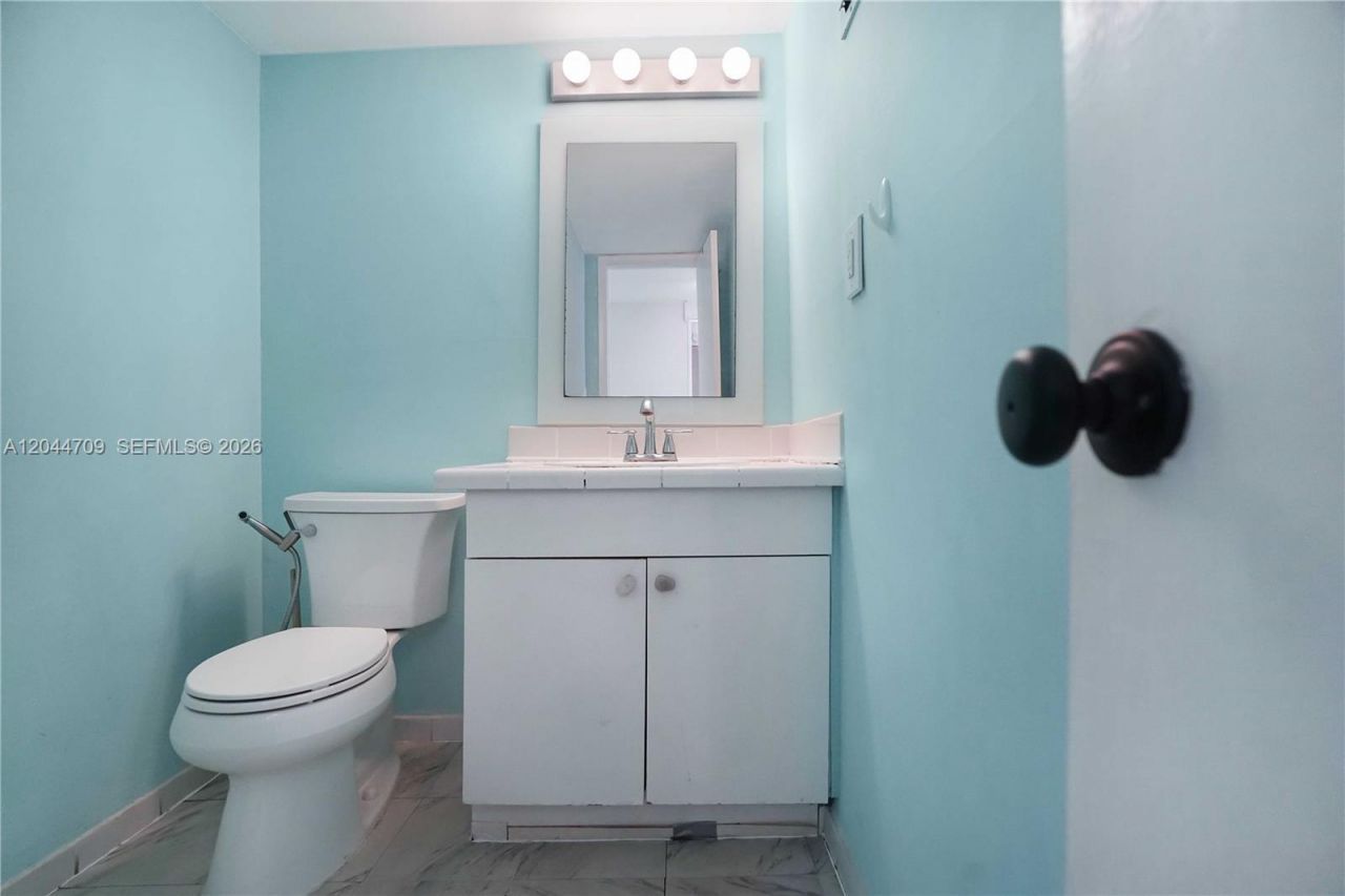 6900 Bay Dr, Unit 3H, Miami Beach, FL 33141 Photo