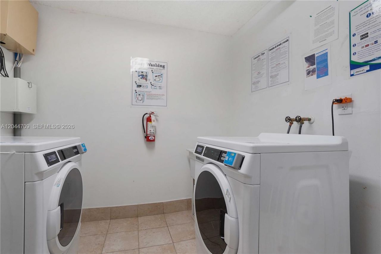 6900 Bay Dr, Unit 3H, Miami Beach, FL 33141 Photo