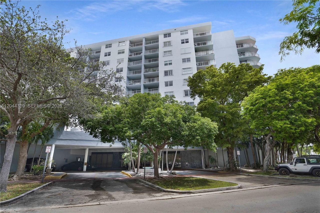 6900 Bay Dr, Unit 3H, Miami Beach, FL 33141 Photo