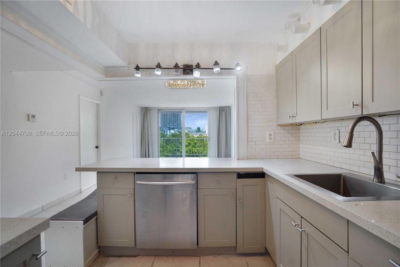 6900 Bay Dr, Unit 3H, Miami Beach, FL 33141 Photo