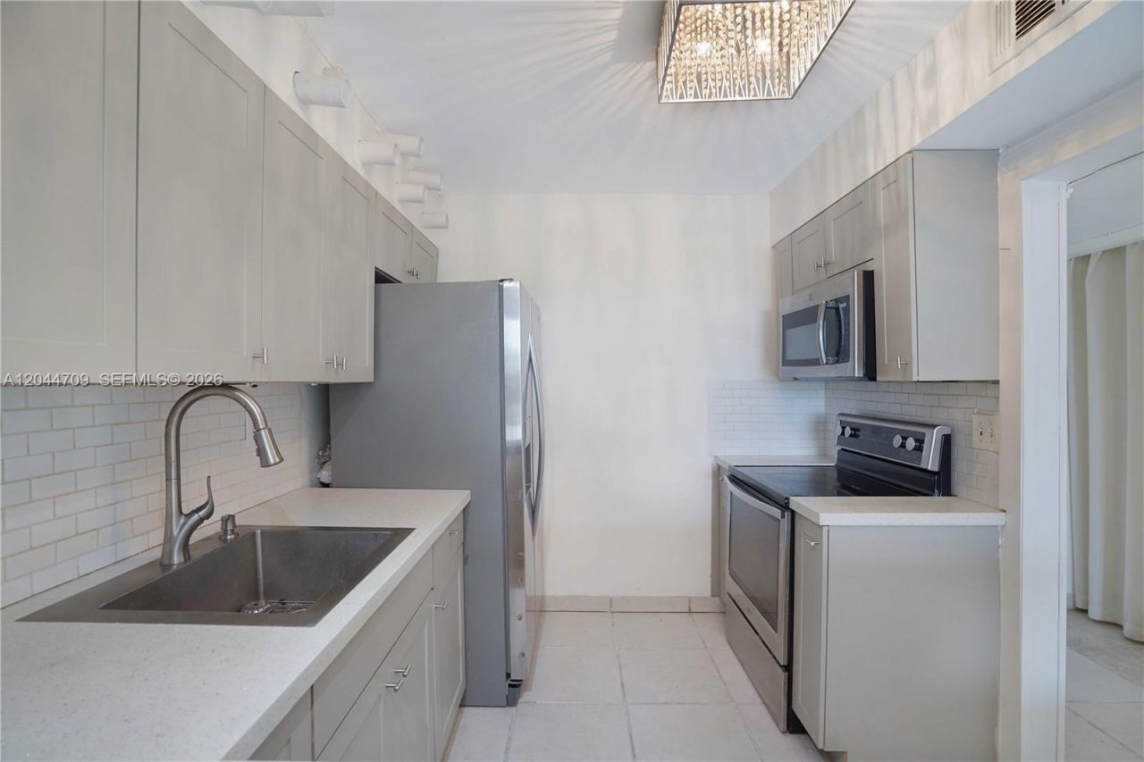 6900 Bay Dr, Unit 3H, Miami Beach, FL 33141 Photo
