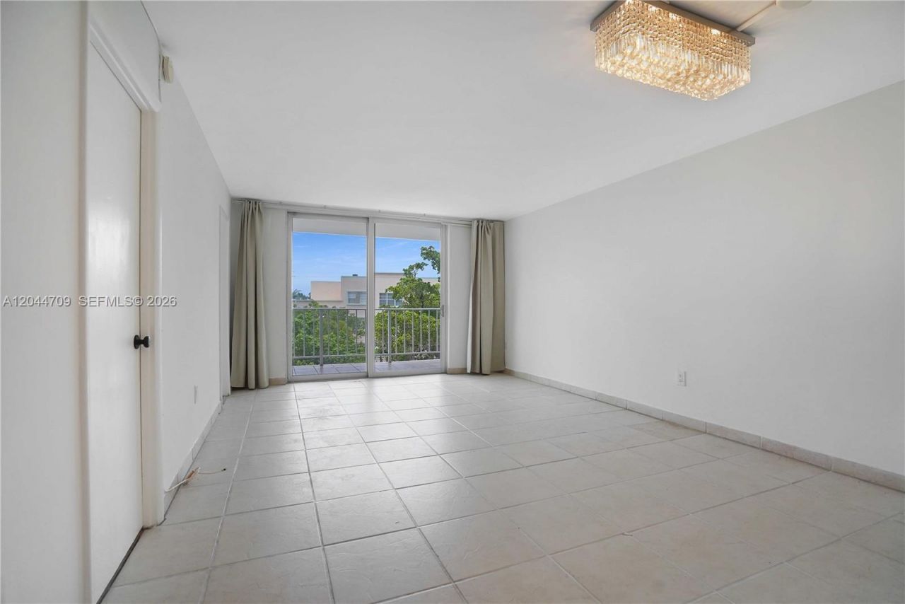 6900 Bay Dr, Unit 3H, Miami Beach, FL 33141 Photo