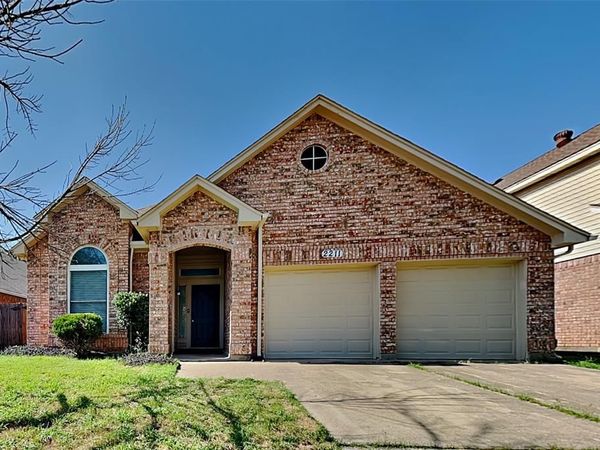 2211 Reverchon Drive, Arlington, TX 76017