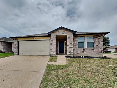 900 Rose Crystal Way, Fort Worth, TX 76179