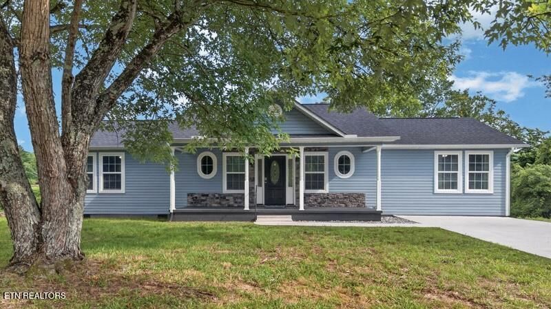 129 S Walden Drive, Harriman, TN 37748 Main Photo