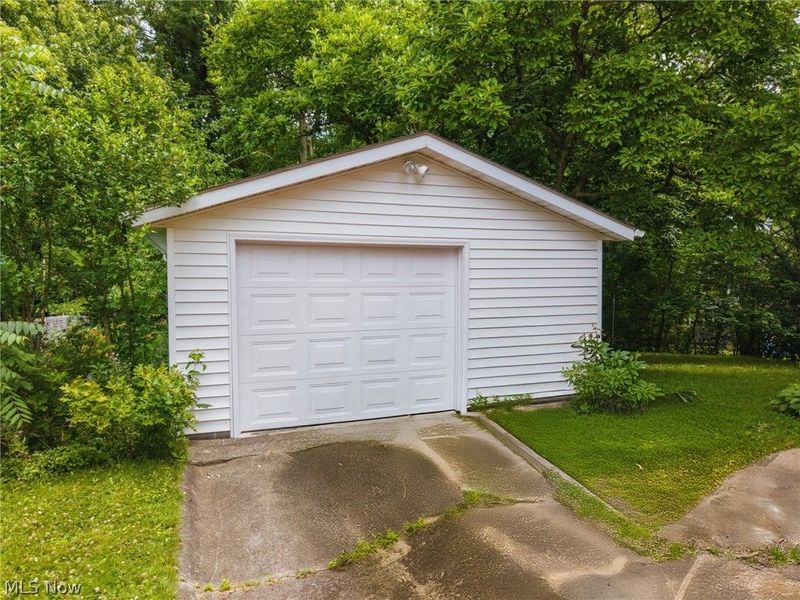 1151 Juniper Avenue, Akron, OH 44310 Photo 24