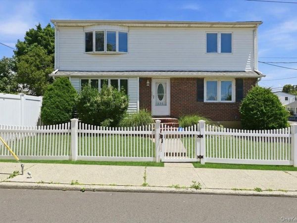 258 Marguerite Avenue , Floral Park, NY 11001