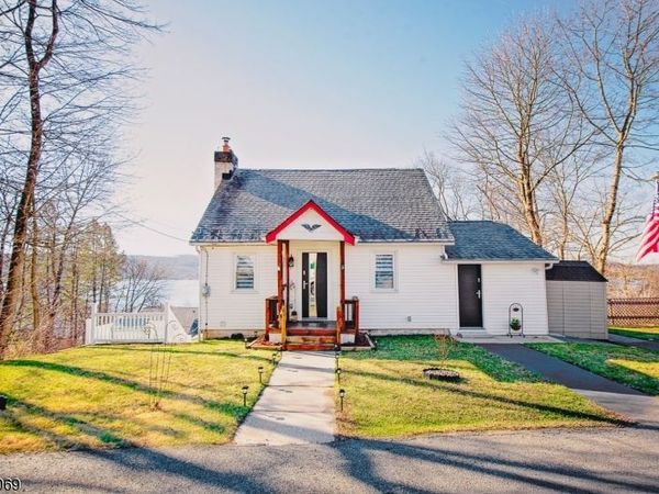 6 Lakeview Ter, Stanhope, NJ 07874