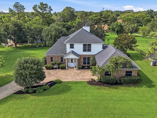 303 Kiowa Drive W, Lake Kiowa, TX 76240