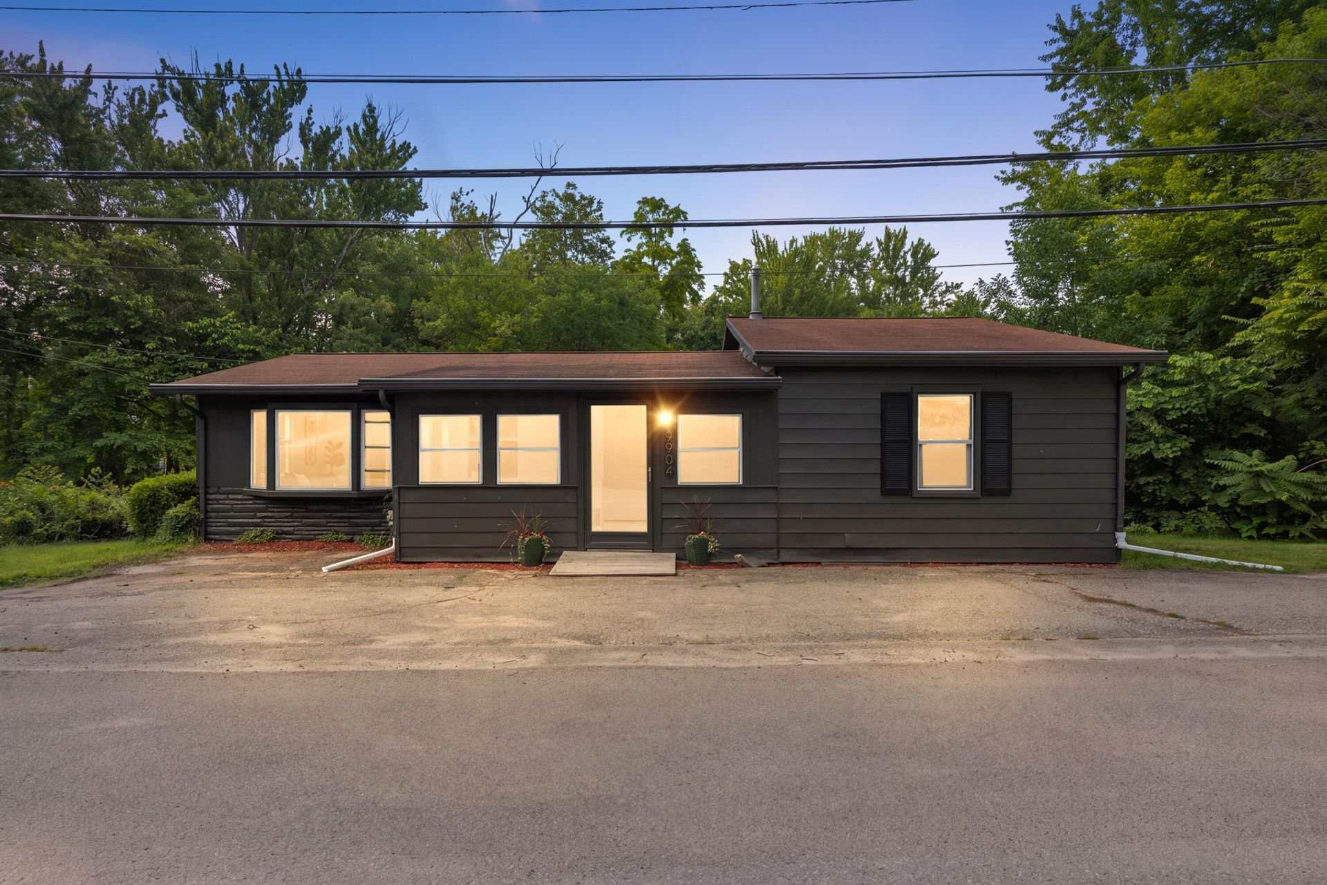 9904 Portage Lake Avenue, Pinckney, MI 48169 Main Photo