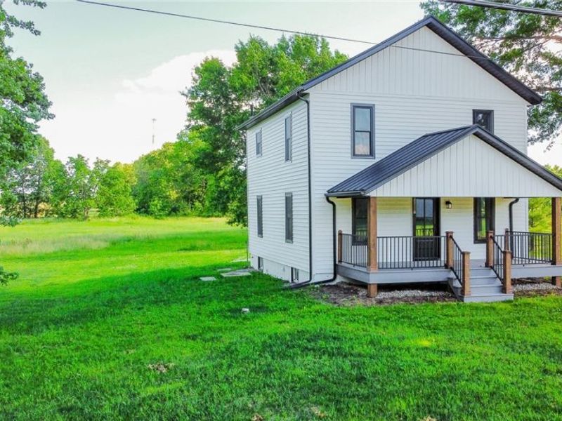 7437 E Lincoln Way, Apple Creek, OH 44606 Photo 2