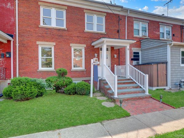 5 Columbia Street , Farmingdale, NY 11735