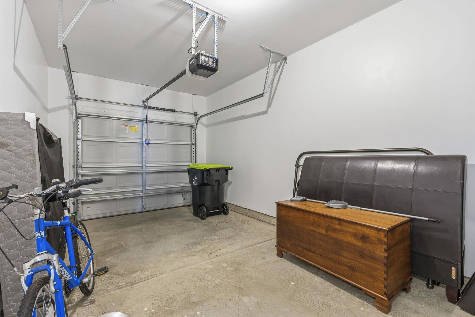 8032 Forest Edge Dr. Photo 32