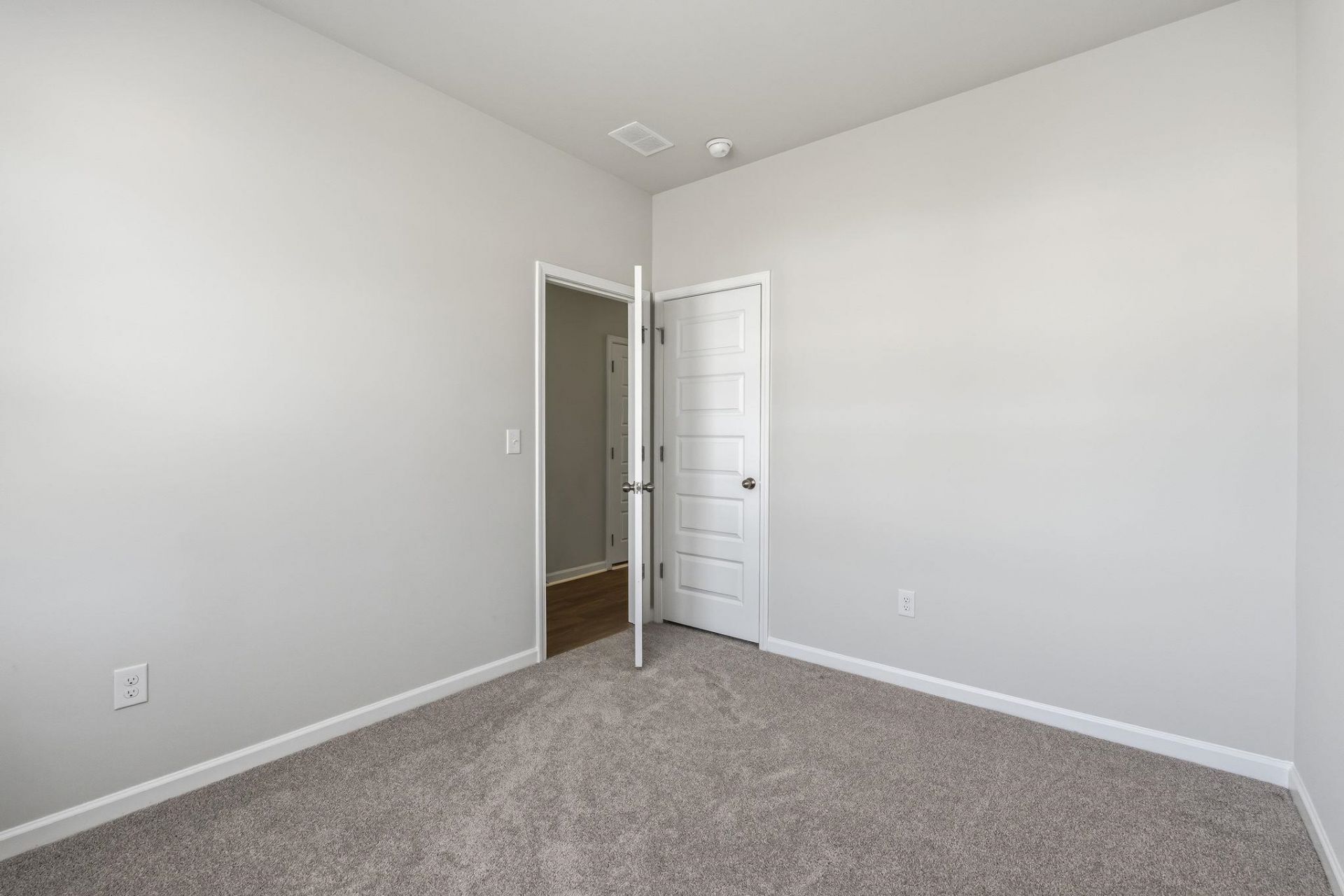 8032 Forest Edge Dr. Photo 33