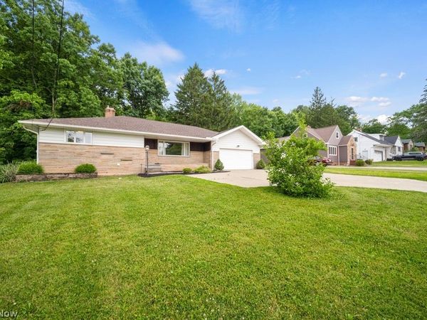 1885 W Sprague Road , Broadview Heights, OH 44147