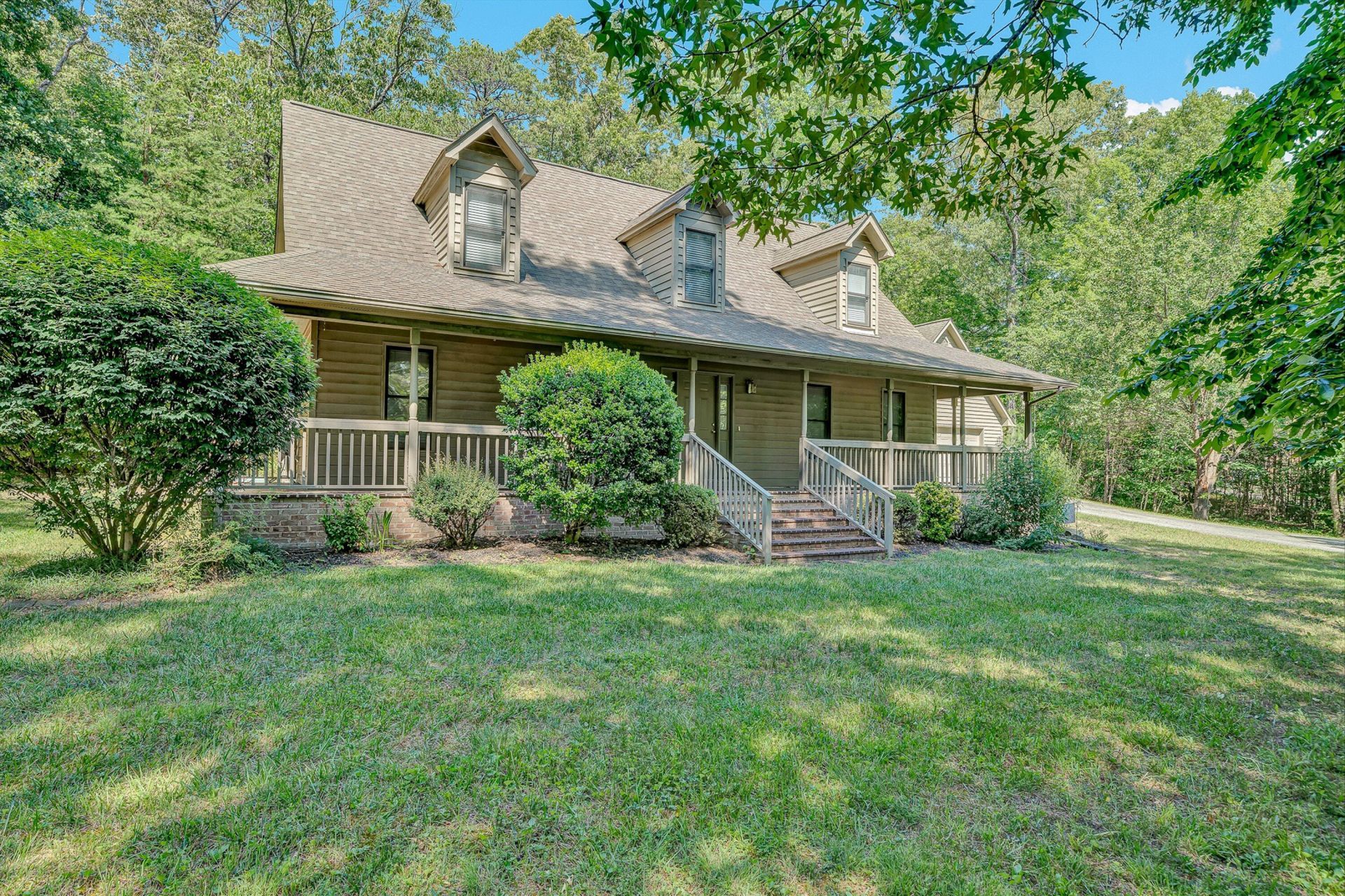 2013 Bear Creek Dr, Salem, VA 24153 Main Photo