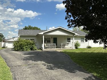 261 Woodlane Drive , Columbus, IN 47201
