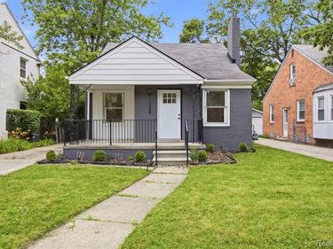 1388 Vernier Road, Grosse Pointe Woods, MI 48236
