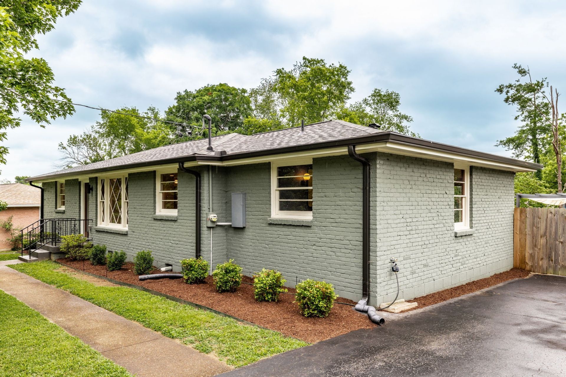1934 Valley Park Dr, Nashville, TN 37216 Main Photo