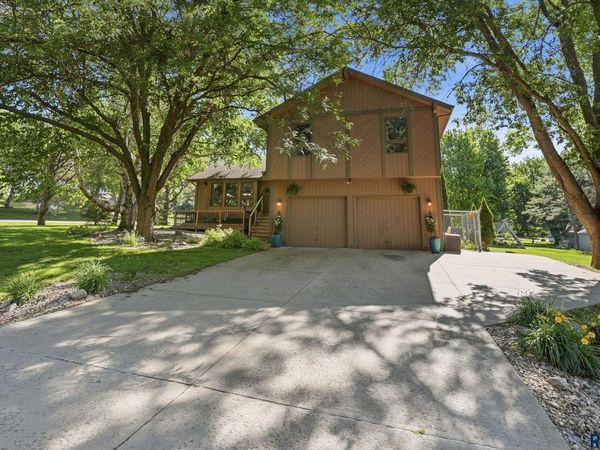 708 N Appaloosa Trl, Sioux Falls, SD 57110