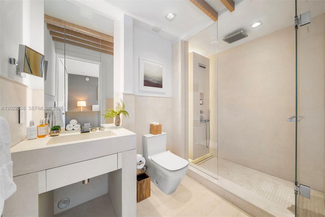 102 24th St , Unit PH-1718, Miami Beach, FL 33139 Photo