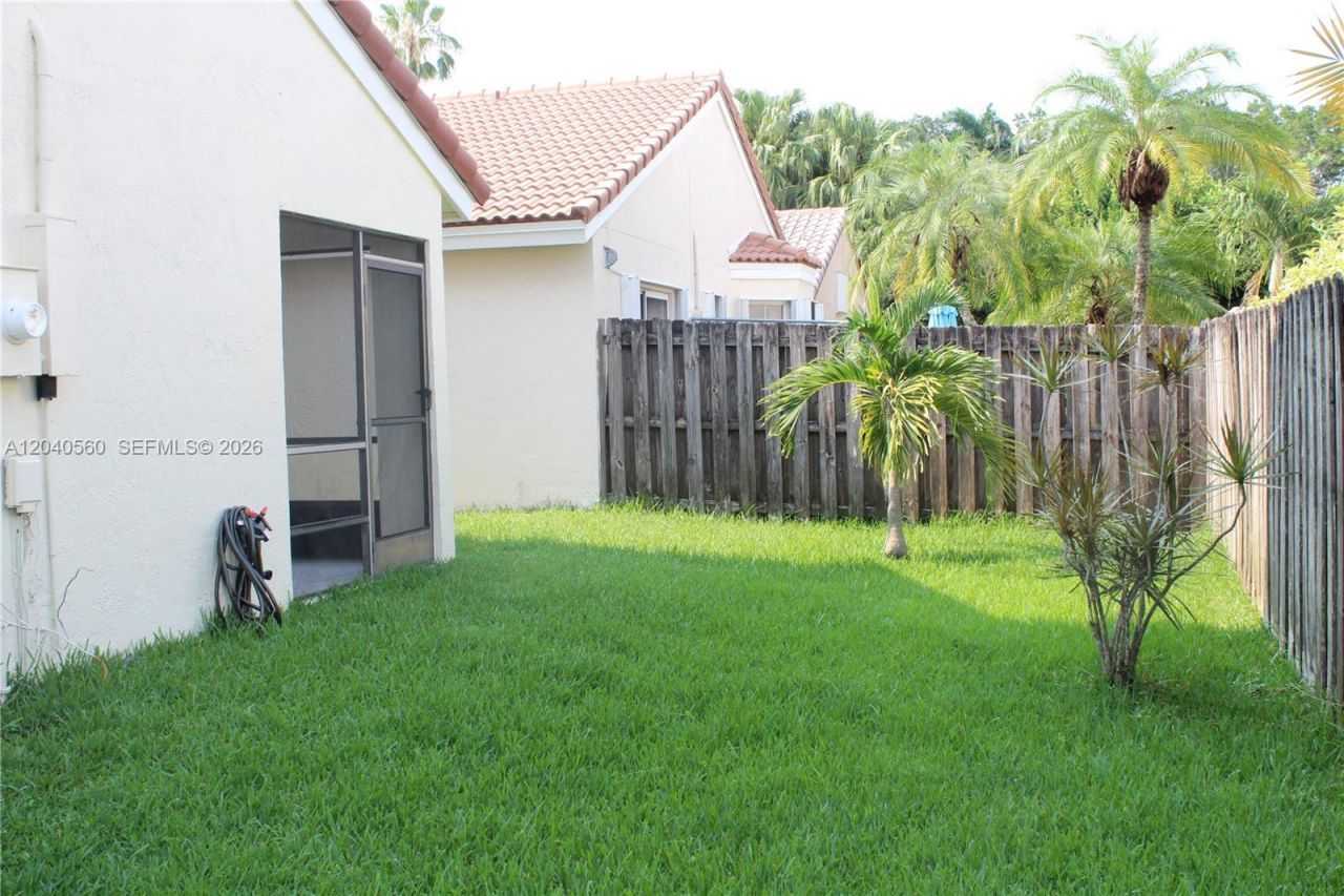 1335 Seagrape Cir , Weston, FL 33326 Photo