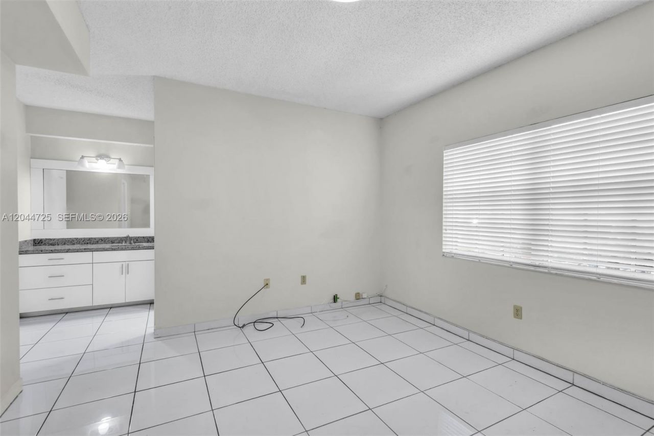 10018 Hammocks Blvd, Unit 101-5, Miami, FL 33196 Photo