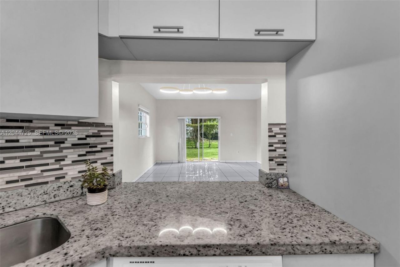 10018 Hammocks Blvd, Unit 101-5, Miami, FL 33196 Photo