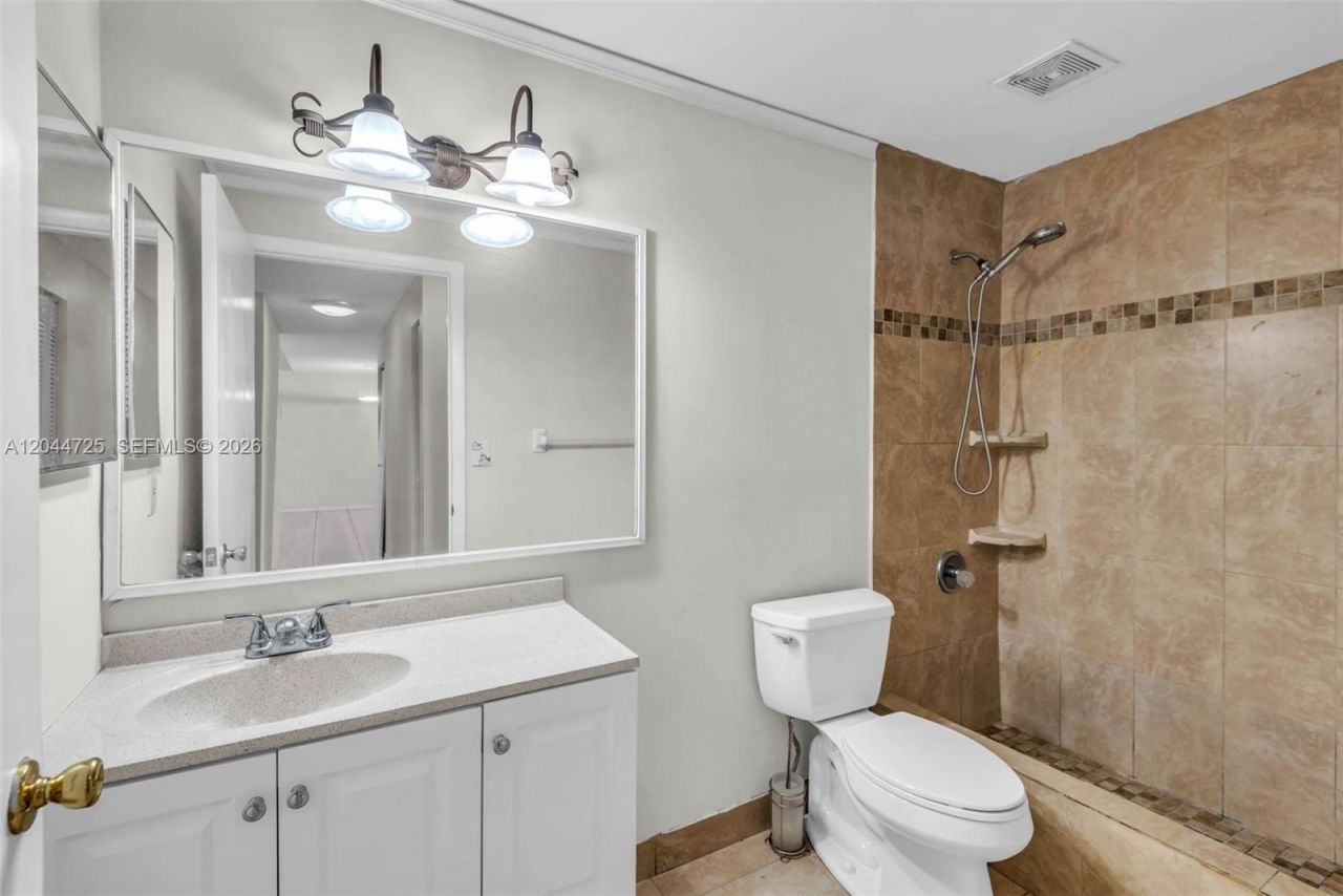 10018 Hammocks Blvd, Unit 101-5, Miami, FL 33196 Photo