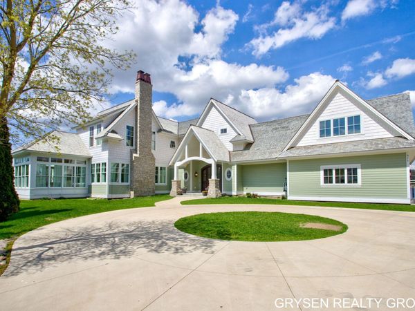 511 N Lake Drive, Caledonia, MI 49316